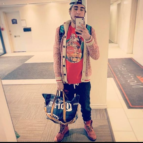 Meet your Posher, Alec - Picture 1 of 1